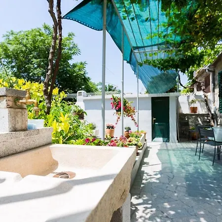 아파트 With Private Garden 스플리트