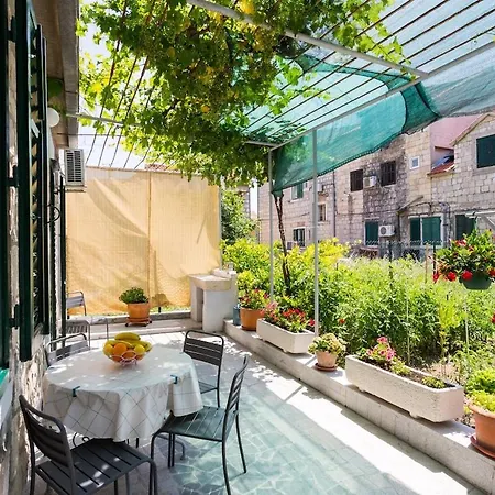 아파트 With Private Garden 스플리트