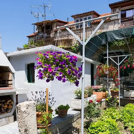 With Private Garden 아파트