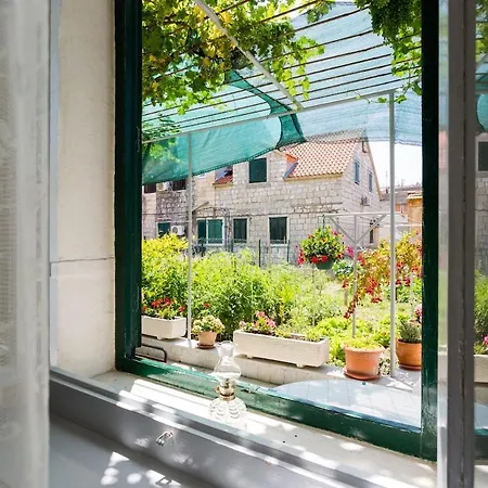 아파트 With Private Garden 스플리트