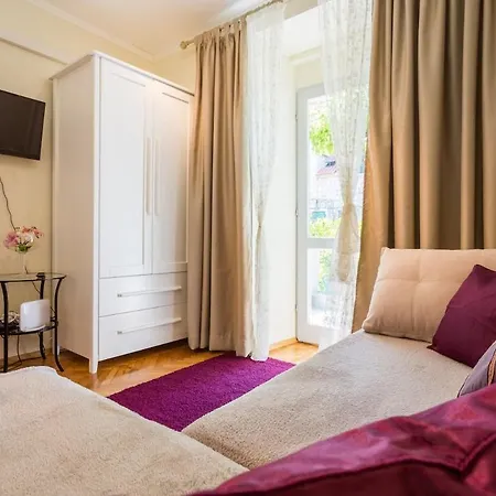Apartmán With Private Garden
